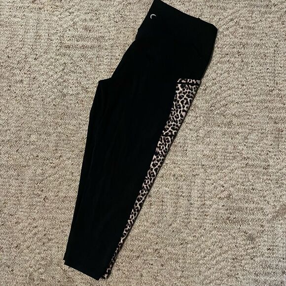 ZYIA 14/16 BRILLIANT HI-RISE CROP LEOPARD PRINT WITH POCKETS - Picture 2 of 4